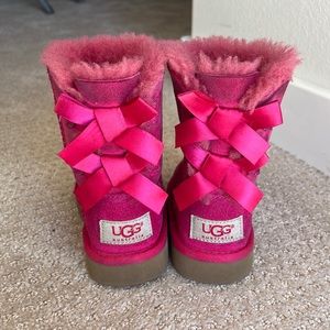 Pink girls/toddler Uggs with bows